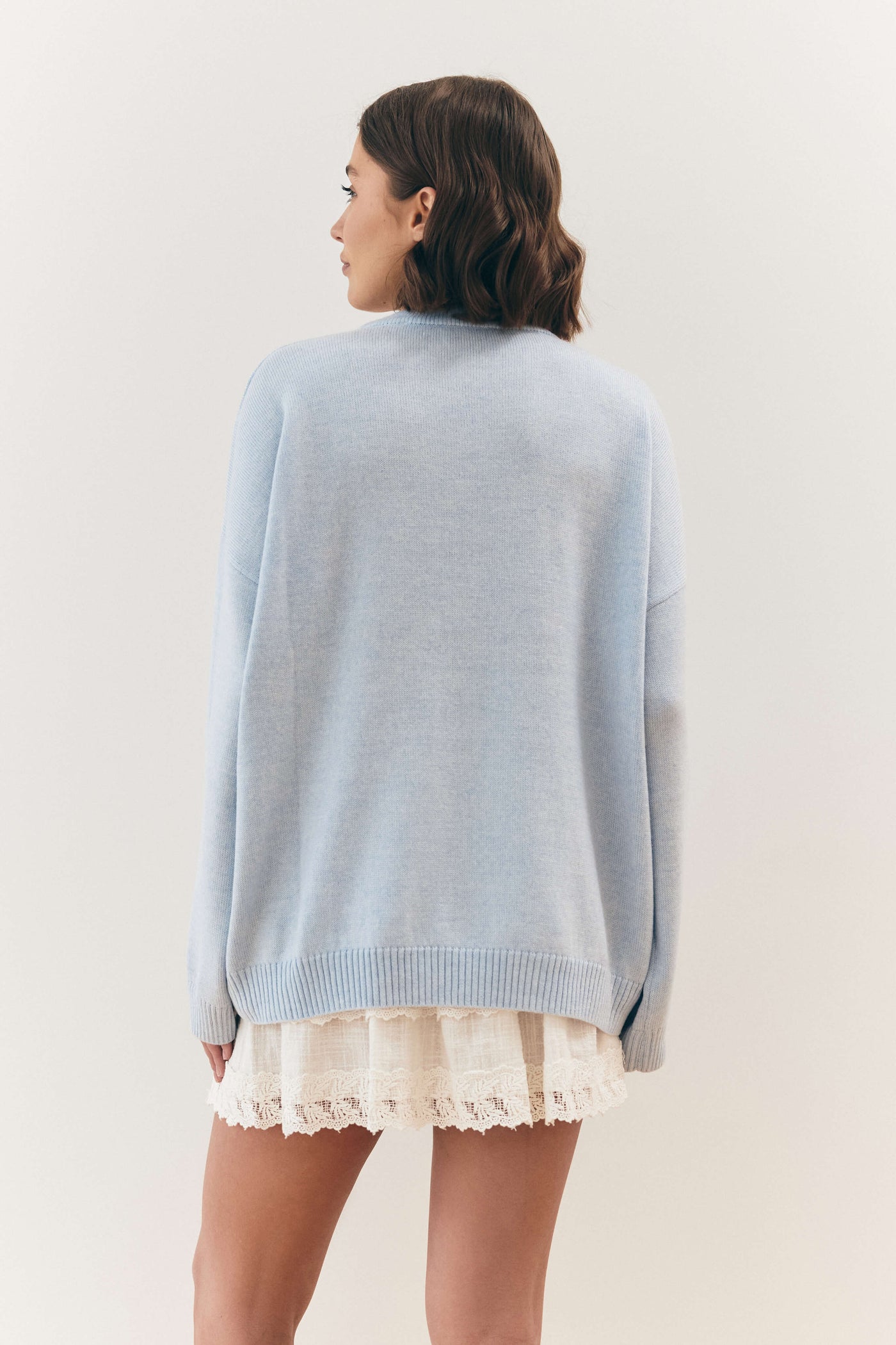 Wełniany sweter z okrągłym dekoltem błękitny